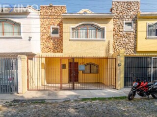 Casa venta de 3 habitaciones 2.5 baños 2 estacionamiento a en Tlaquepaque | Clasf deportes-y-nautica